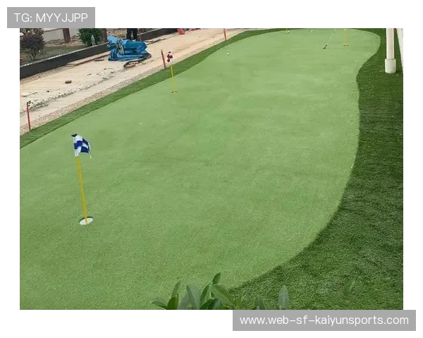 高尔夫队伍进行球场适应，果岭判断更加精准